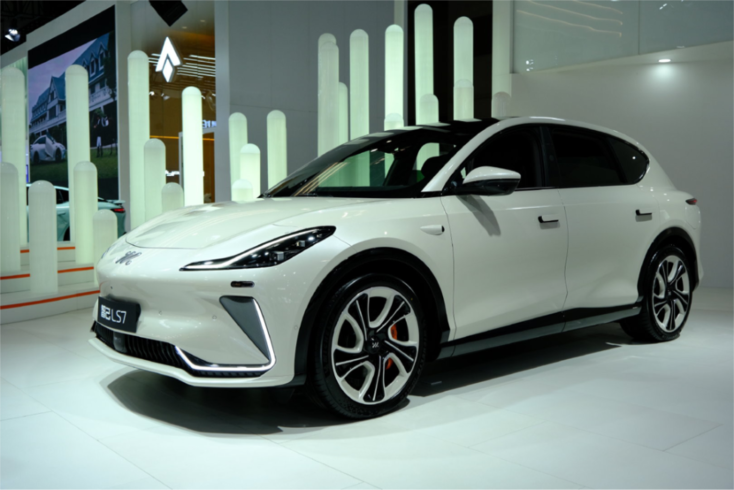 智己LS7全新款車型上市，售價28.98-30.98萬元