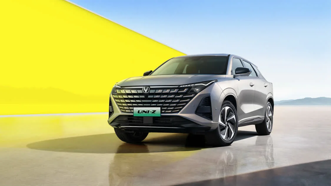 配寧德時代電池/130km純電續(xù)航 26款長安UNI-Z PHEV限時9.89萬元起