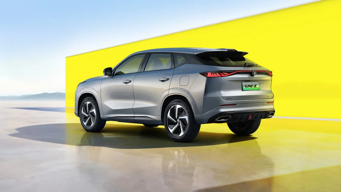 配寧德時代電池/130km純電續(xù)航 26款長安UNI-Z PHEV限時9.89萬元起