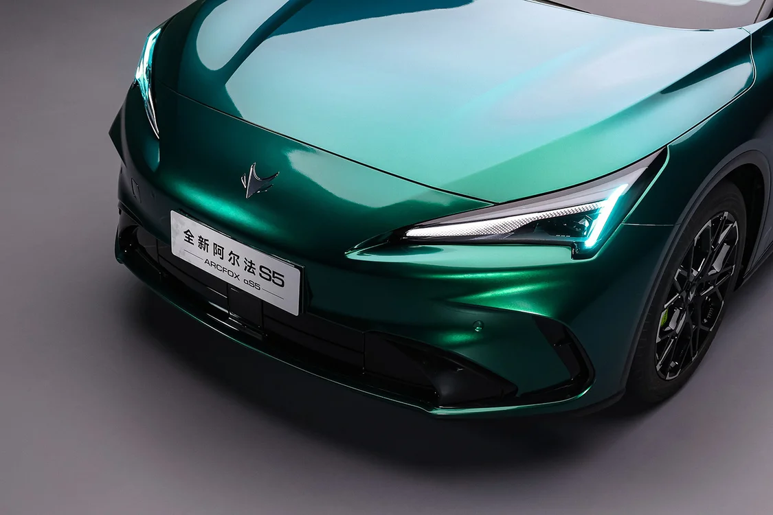 增程/純電兩種動力 極狐全新阿爾法S5預(yù)售補貼價11.28萬起