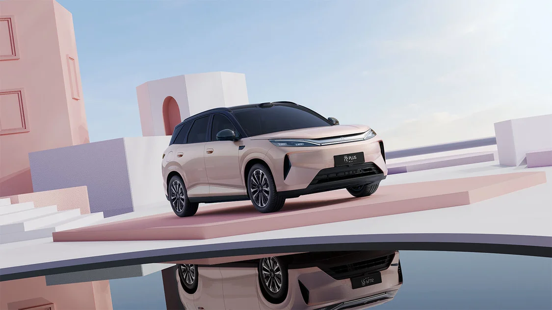 配二代刀片電池+閃充技術(shù) 比亞迪第三代元PLUS上市售價11.99萬元起